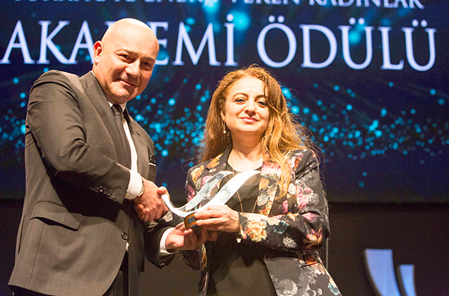 Selmiye Alkan Gürsel wins Academic Prize in the Women Energizing Turkey Awards