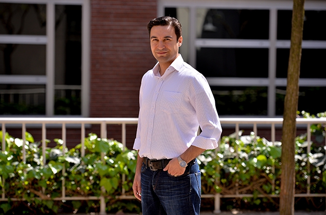 Faculty member wins Outstanding Assistant Editor Award