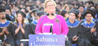 Sabancı Üniversitesi, 12. lisansüstü ve 9. lisans eğitimi mezunlarını törenle verdi. Sabancı Üniversitesi bu yıl 735 yeni mezun verdi