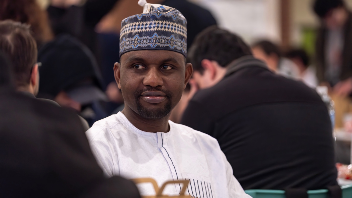 insan yüzü, giyim, kişi, şahıs, adam, insan içeren bir resim
Yapay zeka tarafından oluşturulmuş içerik yanlış olabilir.