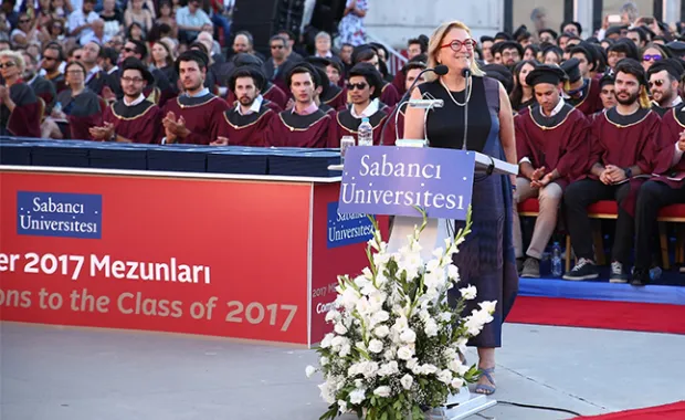 Güler Sabancı'dan yeni mezunlara tavsiyeler