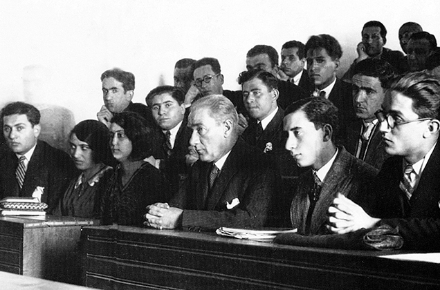 Mustafa Kemal Atatürk ve Gençler