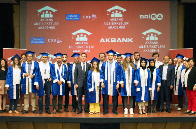 Akbank Aile Şirketleri Akademisi’nin son dönem mezunları