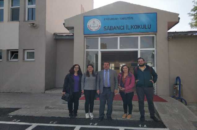 “Neden Olmasın” oyunu Erzurumlu öğrencilerle buluştu