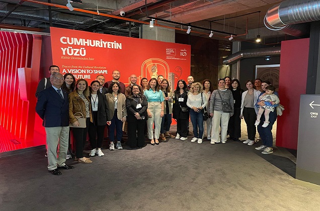 Mezunlarımız “Cumhuriyetin Yüzü Sergisi”ni Ziyaret Etti
