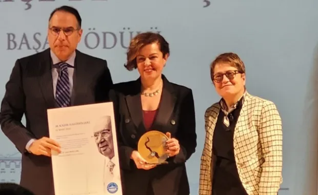 Öğretim Üyemiz Ayşe Betül Çelik’e Üstün Başarı Ödülü