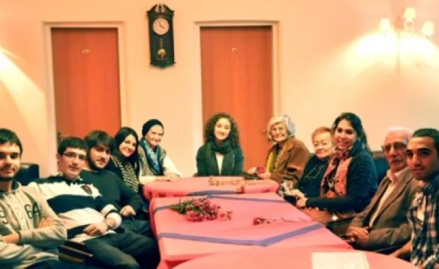 Emekli öğretmenler 30 yıl sonra, Sabancı Üniversitesi öğrencileriyle öğretmenler gününü kutladılar