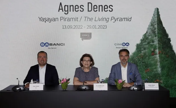 Agnes Denes’in “Yaşayan Piramit” Eseri SSM Bahçesinde Yaşam Döngüsüne Başladı