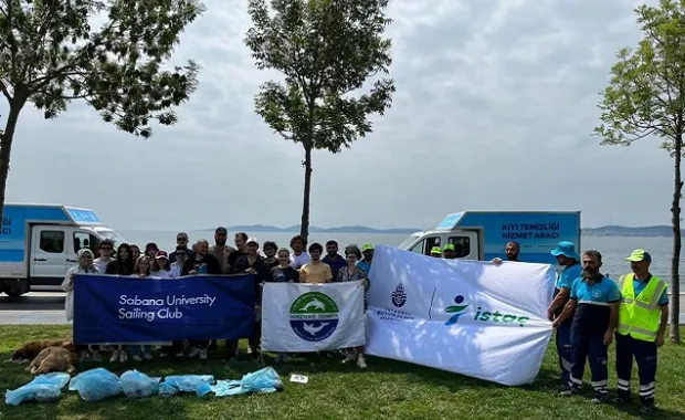 Öğrenci Kaynakları Ders Dışı Öğrenci Etkinlikleri: Okyanus Gününde Kıyı Temizliği