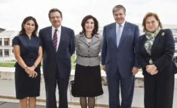 Deutsche Bank CEO’su Dr. Josef Ackermann Sabancı Üniversitesi’ndeki konuşmasında, “Finans sektörü, zorlukları ve çok boyutlu yapısı ile interdisipliner bilgi ve düşünce sistemi gerektirir” dedi.