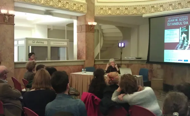 Joan W. Scott’tan “toplumsal cinsiyete” tarihsel yaklaşım