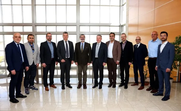 IHP-Microelectronics'in üst yönetimi üniversitemizi ziyaret etti 