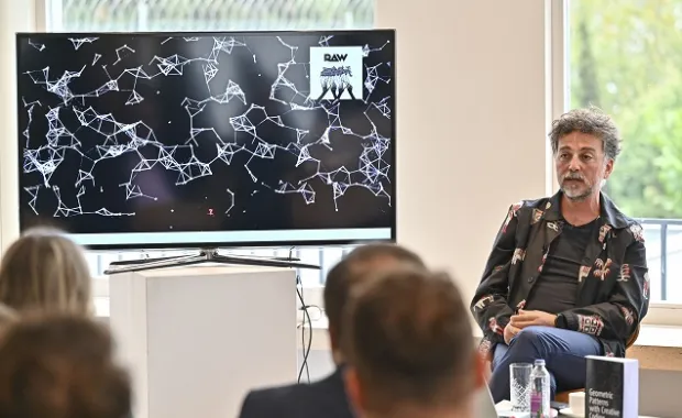 Selçuk Artut’un “Yaratıcı Kodlama ile Geometrik Desenler” kitabı Gate27’de sanatseverlerle buluştu