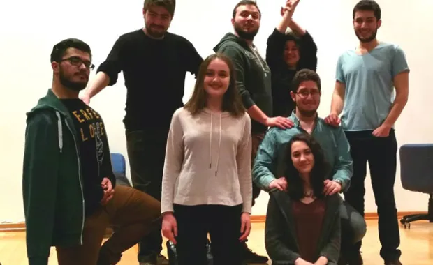 SUOyuncuları "Kralın Kalbi" ile Kıbrıslı üniversitelilerle buluşuyor