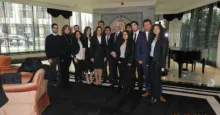 Sabancı Üniversitesi öğrencileri Jumeirah Group Yönetim Kurulu Başkanı Gerald Lawless ile çay sohbetinde biraraya geldi