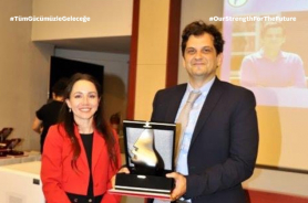 Öğretim Üyemiz Ali Koşar, Mustafa Parlar Vakfı Bilim Ödülü’nü düzenlenen tören ile aldı Resmi