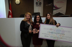 Our graduate Canan Dağdeviren receives Strong Women Award Resmi