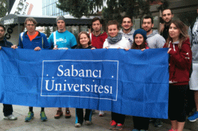 Sabancı Üniversitesi Ailesi ve Destekçileri SÜ Burs Fonu Yararına Koştu! Resmi