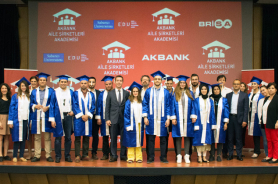 Akbank Aile Şirketleri Akademisi’nin son dönem mezunları Resmi