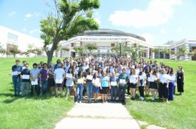 Lisans Yaz Araştırma Programı (PURE) öğrencileri sertifikalarını aldı Resmi