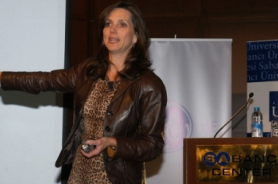 Sabancı University hosts GE Vice President of Marketing Beth Comstock Resmi