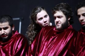 Sabancı Üniversitesi Tiyatro Kulübü öğrencileri SUOyuncuları Antik Yunan oyunu “Medea”yı Türkiye’de ilk kez İngilizce oynadı Resmi