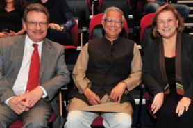 Nobel Peace Prize laureate Professor Muhammad Yunus spoke on the importance of social entrepreneurship Resmi
